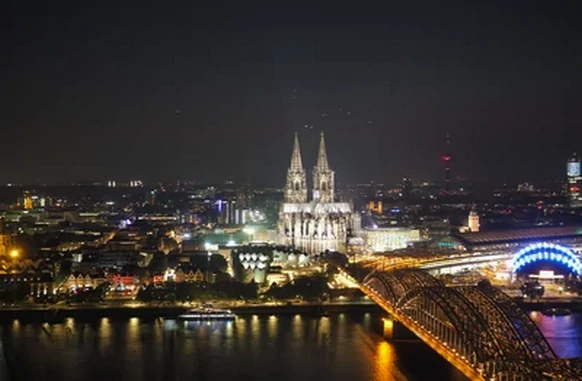 Cologne illuminée : nocturne au marché de Noël de Cologne en autocar