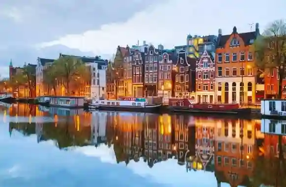 Excursion en autocar à Amsterdam : plongez dans l'histoire et la beauté de la ville