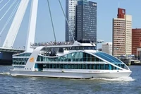 Découvrez Rotterdam en croisière Spido : paysages maritimes, grands navires et histoire.