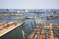 Découvrez le port de Rotterdam, l'un des plus grands ports du monde, en croisière !