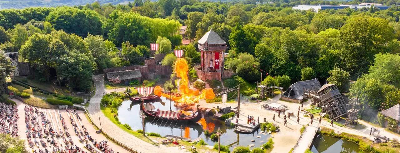 Les Vikings au Puy du Fou – Drakkars en flammes, guerriers du Nord et cascades spectaculaires