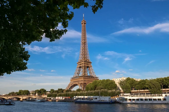 Voyage en autocar à Paris, liberté totale, réservez votre excursion aujourd’hui ! Partez pour Paris en autocar, voyage d’un jour, réservation immédiate en ligne !